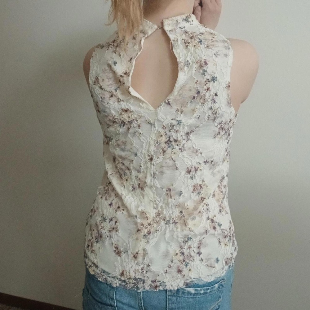 Women's lacy cream‎ floral blouse with keyhole neckline - Picture 2 of 4